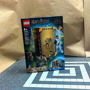 Lego Harry Potter, 76384,Hogwarts Moment Herbology Class, 233 pieces